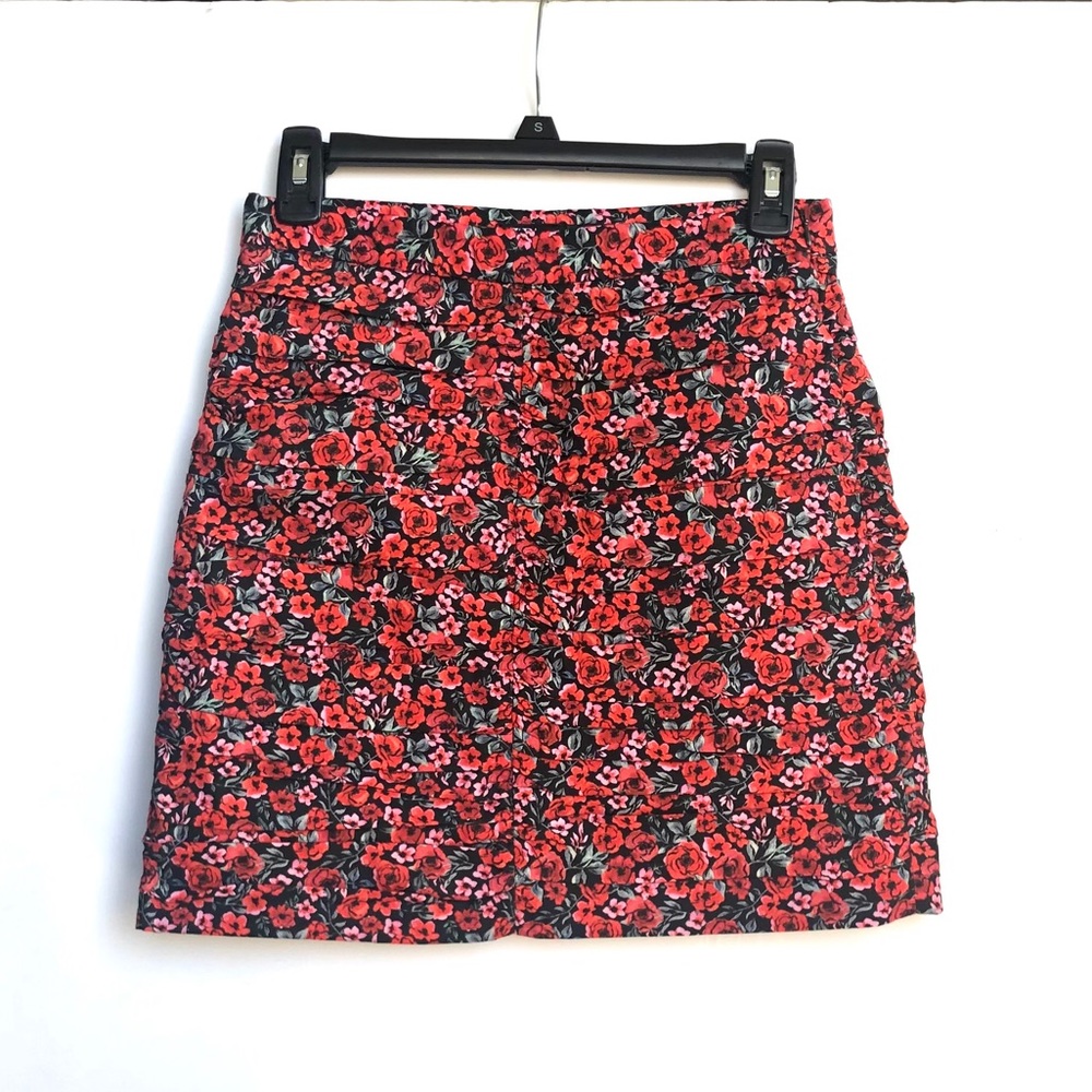 HP🎉ZARA Rose Print Ruched Skirt Size Small NWT